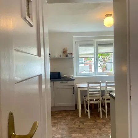 Apartment Suedstadt-perle - Haus Mit 3 Zimmern, Kueche Und Garten