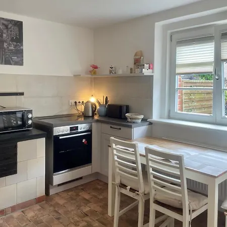 Suedstadt-perle - Haus Mit 3 Zimmern, Kueche Und Garten *